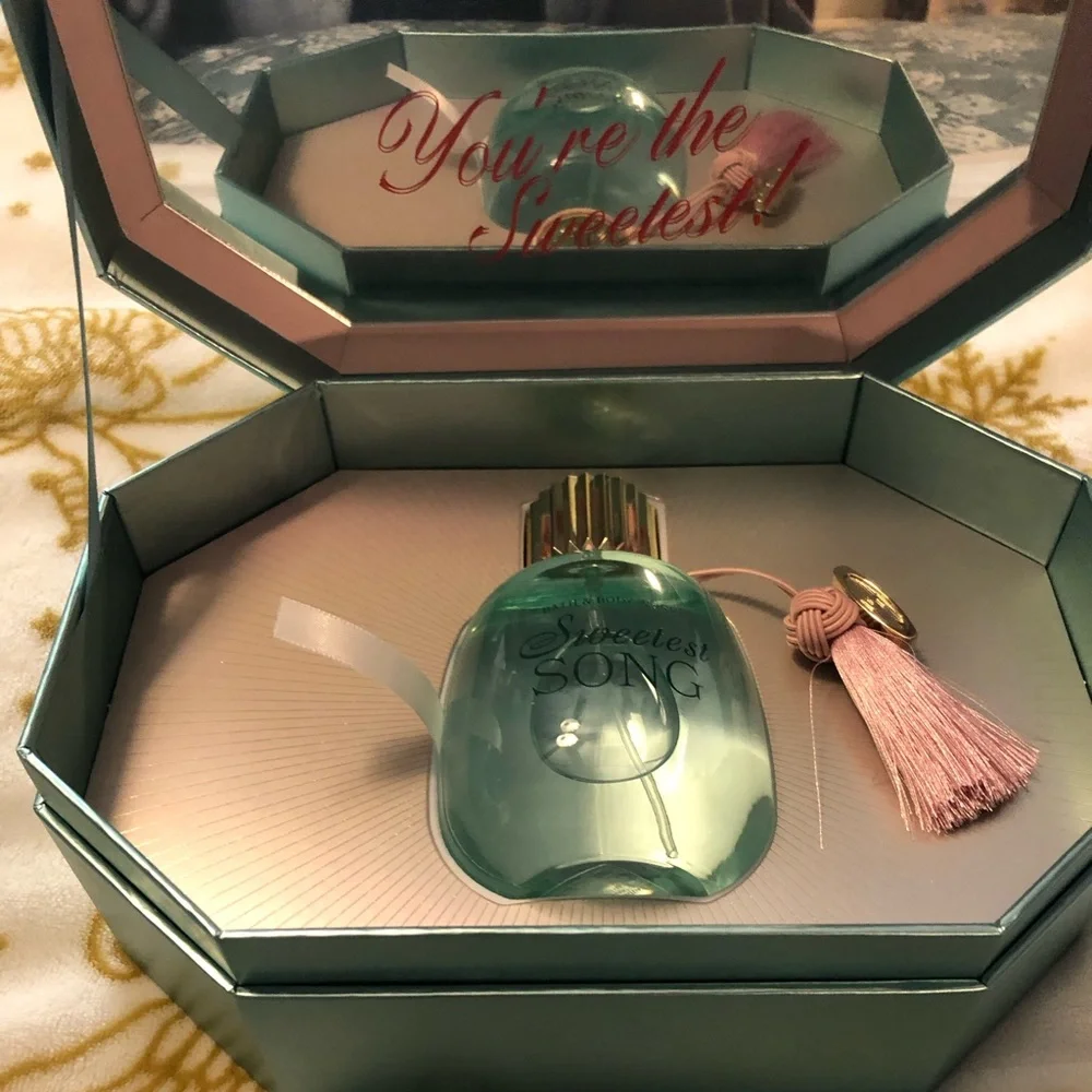 Bath & Body Works Sweetest Song Eau de Parfum 3.4 Oz With Music Box - Picture 1 of 7